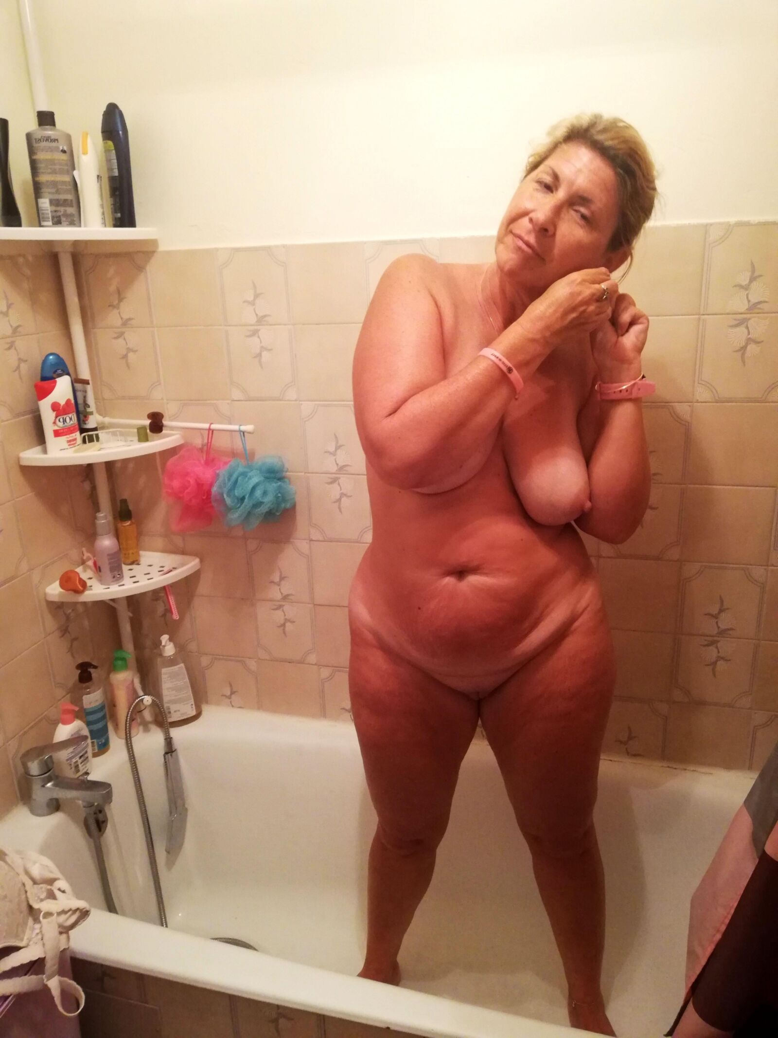 Madame Tout Le Monde Est une Chienne Comme les autres
