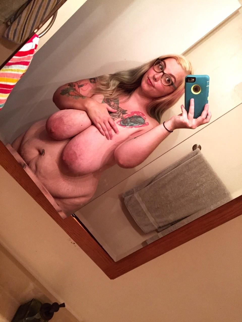 ホットとセクシーなセルフィー画像