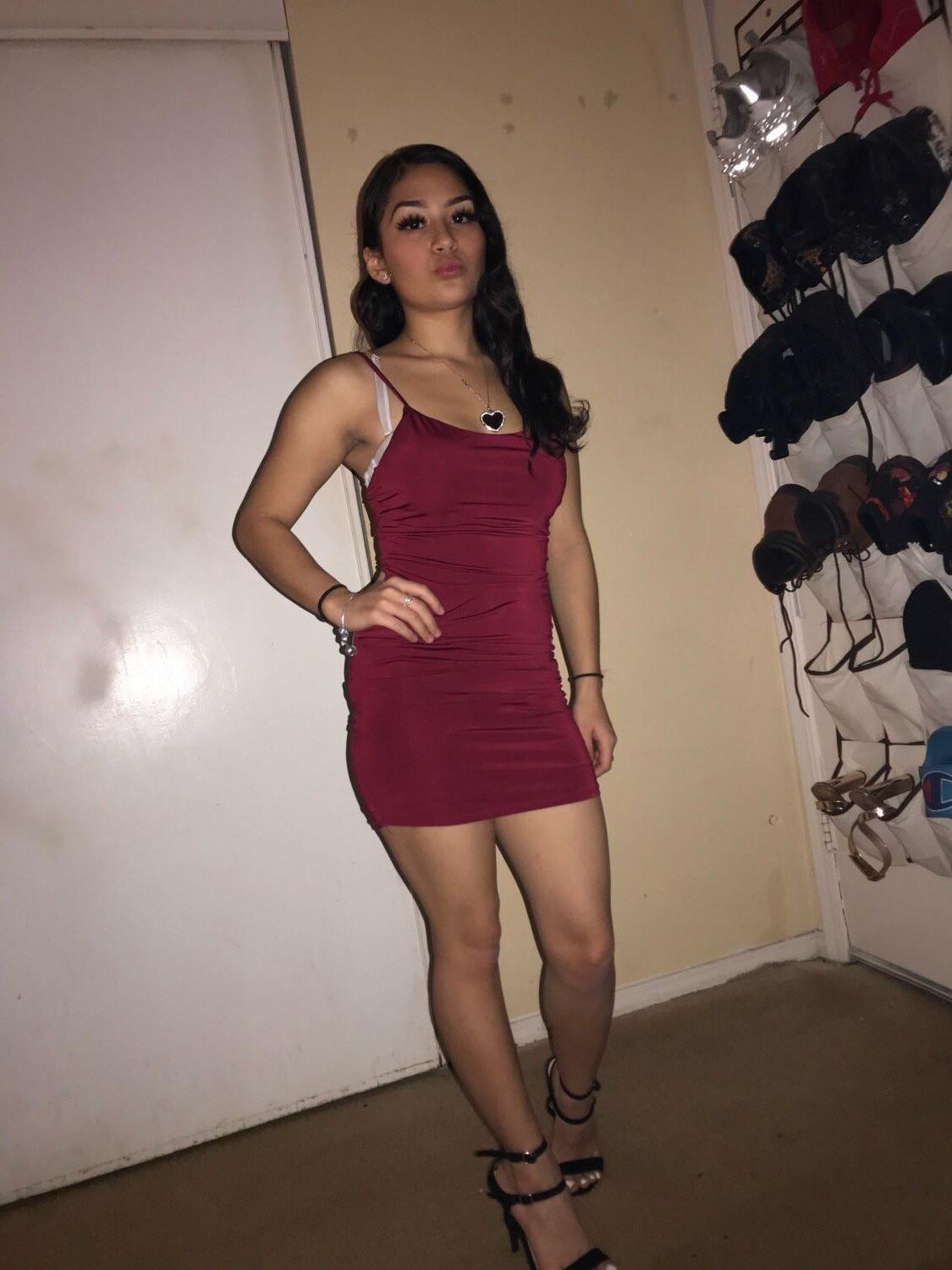 Latina WebSlut Sofía Flores Nudes caseros expuestos