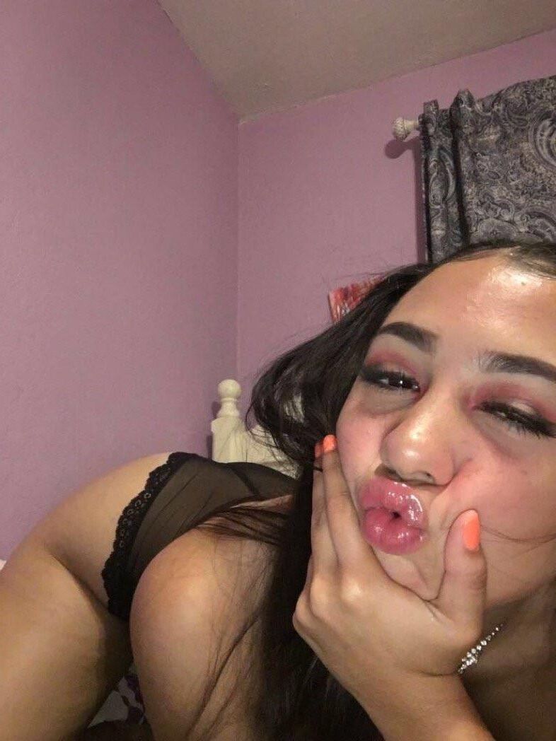 Latina WebSlut Jolie Nudes caseros expuestos