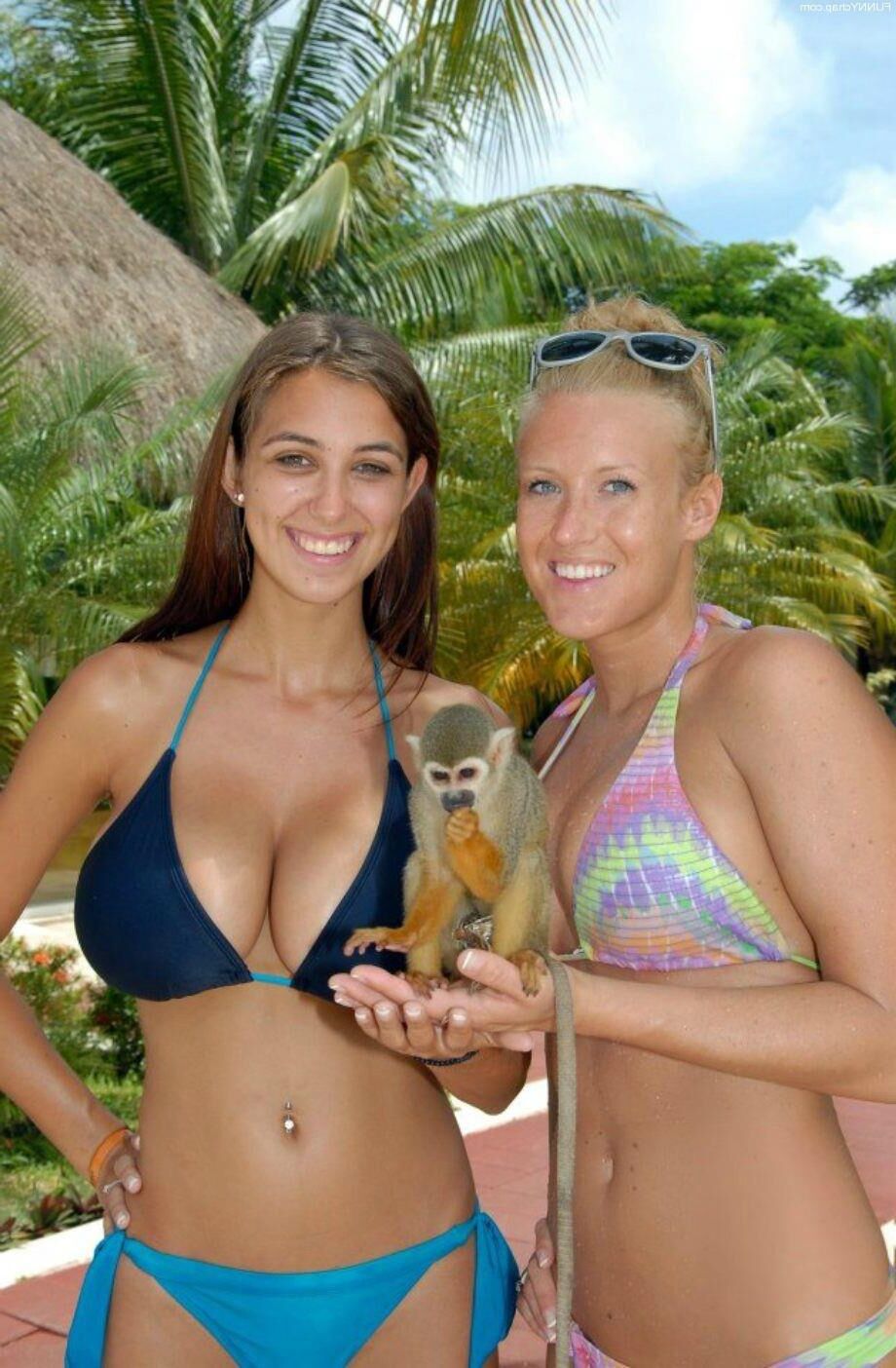Des filles impressionnantes avec des seins impressionnants