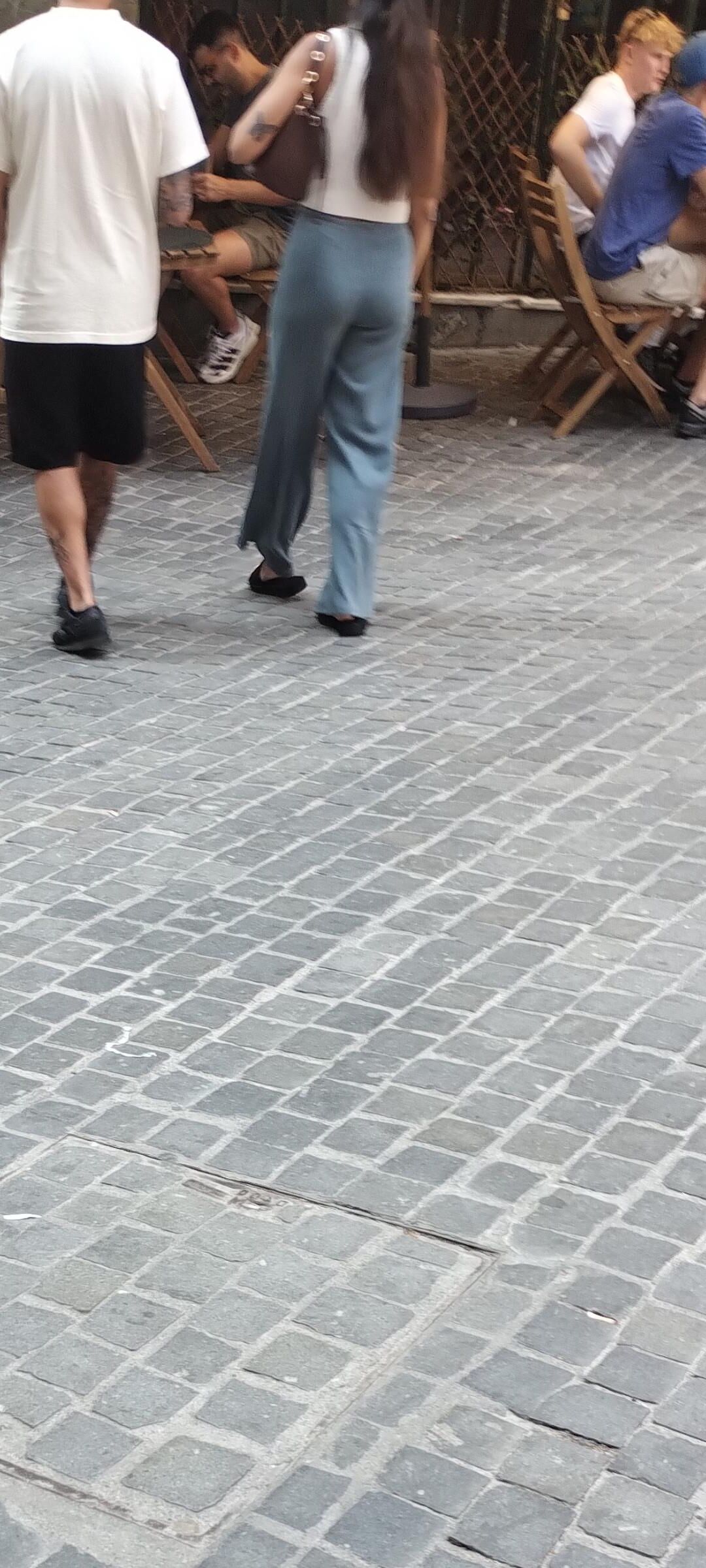 Quelques salopes dans la rue