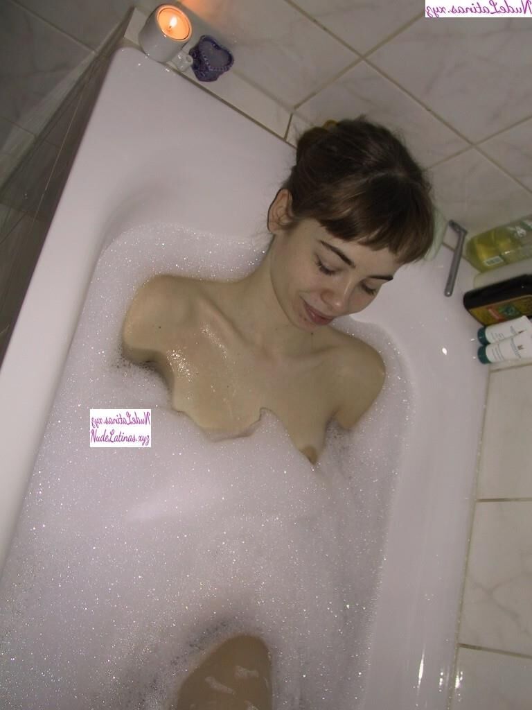Intercambiar al estudiante expuesto a la bañera expuesta al estudiante cuando esposa en el trabajo