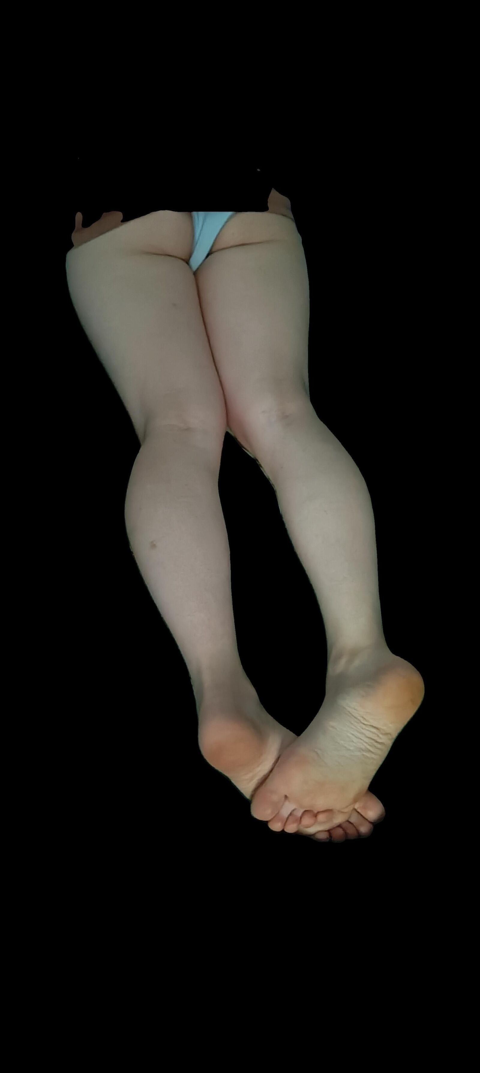 あなたの足とお尻のトリビュートと精液をお願いします