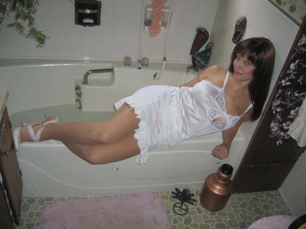 Scarlett Bathtub Slip