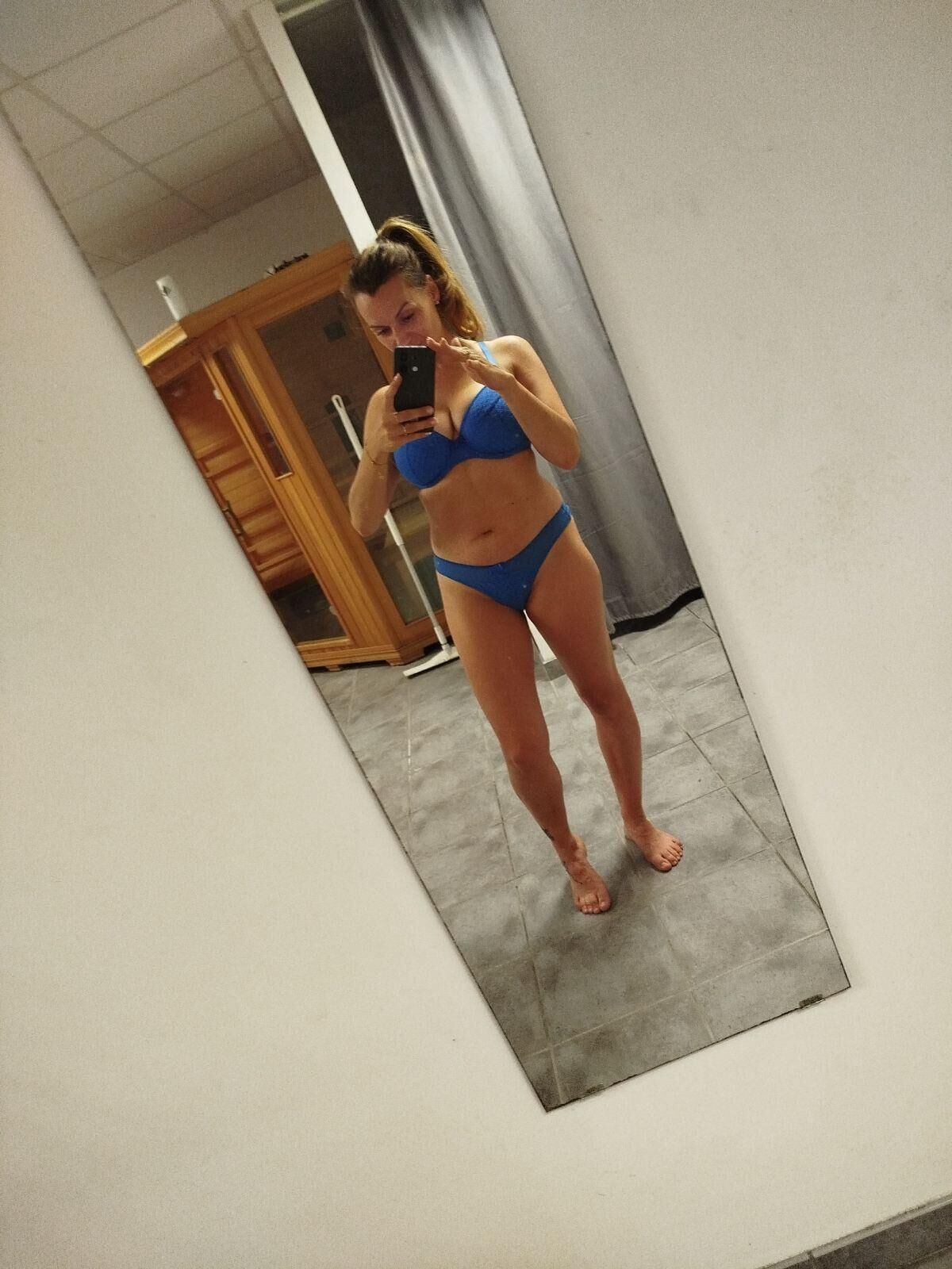Moi Sophie webslut salope mes selfis de petite pute