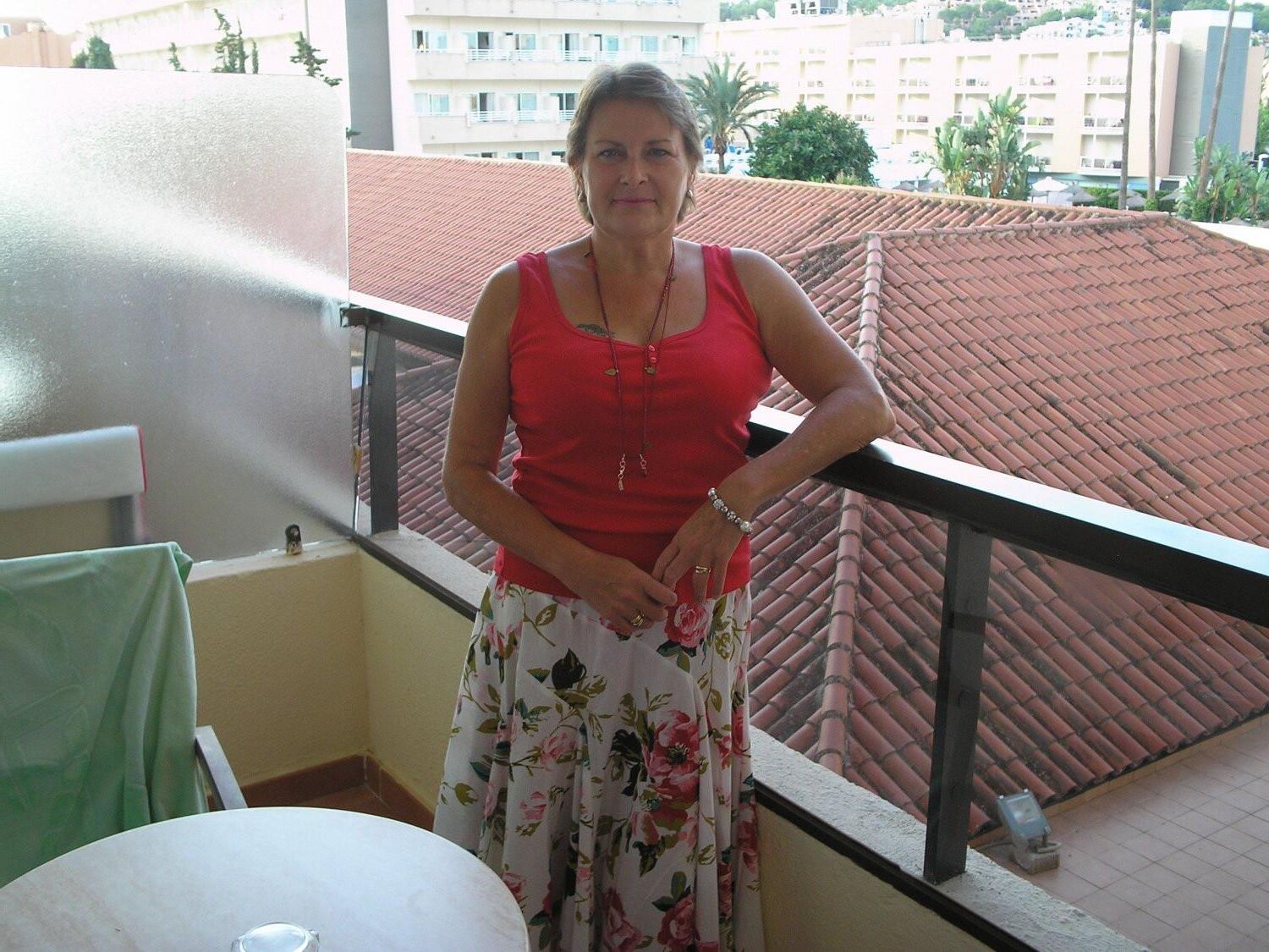 DEBS UK MILF