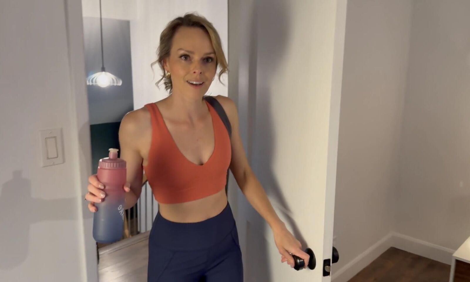 Hotwife Serenity Cox Bull después de Yoga V