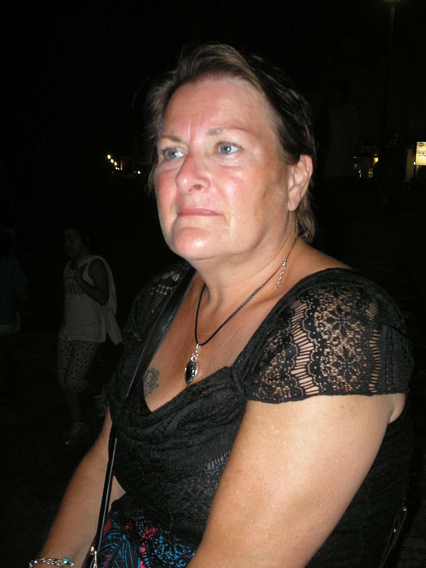 DEBS UK MILF