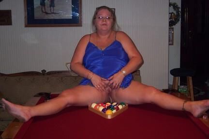 Putas extendiendo sus piernas